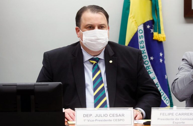 Comissão da Pessoa com Deficiência aprova relatório de Julio Cesar Ribeiro que garante recurso à Confederação Brasileira de Surdos