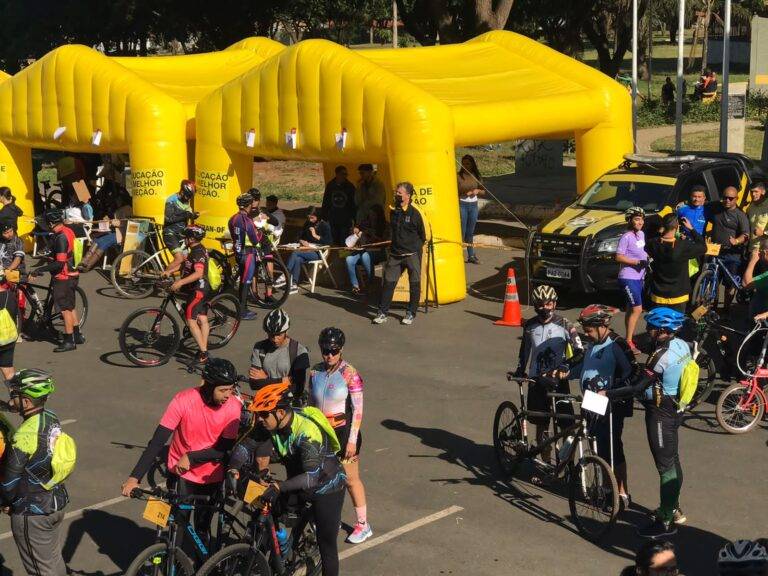 Mais de 500 ciclistas participaram do Passeio Ciclístico do Detran-DF no Gama, neste domingo (22)