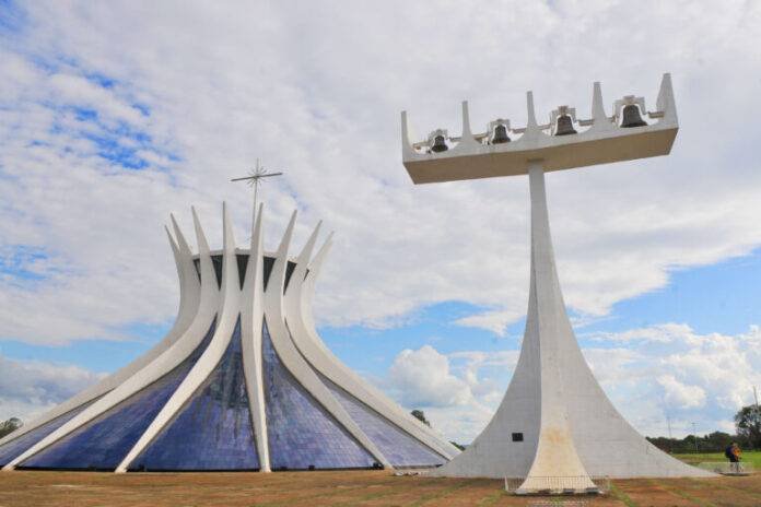 Catedral-Metropolitana-Foto-Arquivo-Agencia-Brasilia-2-768x512
