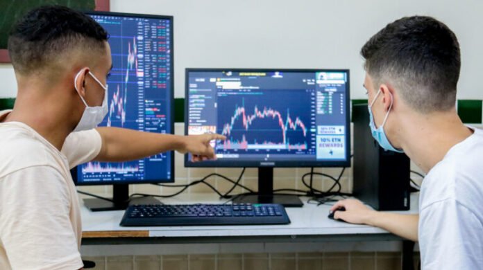 5.1.-Curso-Tecnico-Informatica-e-Robotica-CEMI-Cruzeiro-Foto-Andre-Amendoeira-768x430