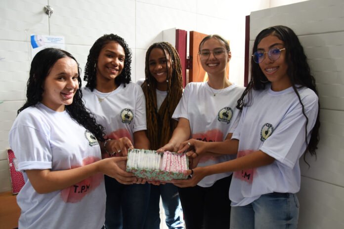 Projeto-do-CEF-206-do-Recanto-das-Emas-leva-dignidade-menstrual-as-estudantes-da-regiao-capa-scaled