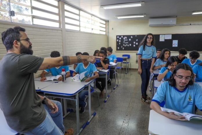 Rafael-Castro-professor-de-alemao-JRO_9797-3-768x512