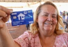 Governador entrega Cartão Material de Construção a 45 famílias de Santa Luzia, na Estrutural