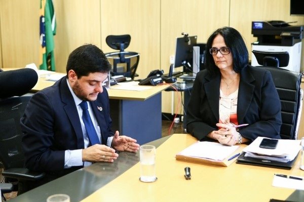 rodrigo-delmasso-prb-pede-ampliacao-de-projeto-que-resgata-vitimas-de-abuso-a-ministra-damares-foto2-ascom-11-03-19