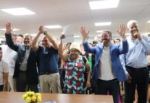 Cinquenta moradores do Residencial Tamanduá, no Recanto das Emas, recebem escrituras gratuitas