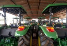 Com investimento superior a R$ 6 milhões, GDF cede máquinas agrícolas a associações de produtores