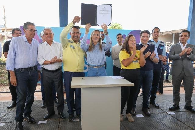 Dentro (278)